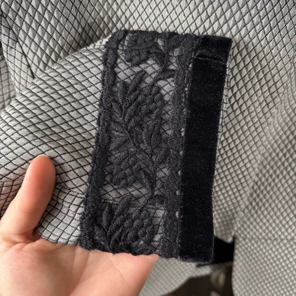 Emporio Armani Made in Italy Women’s Long Sleeve Blazer with Faux Fur Collar - Picture 4 of 9